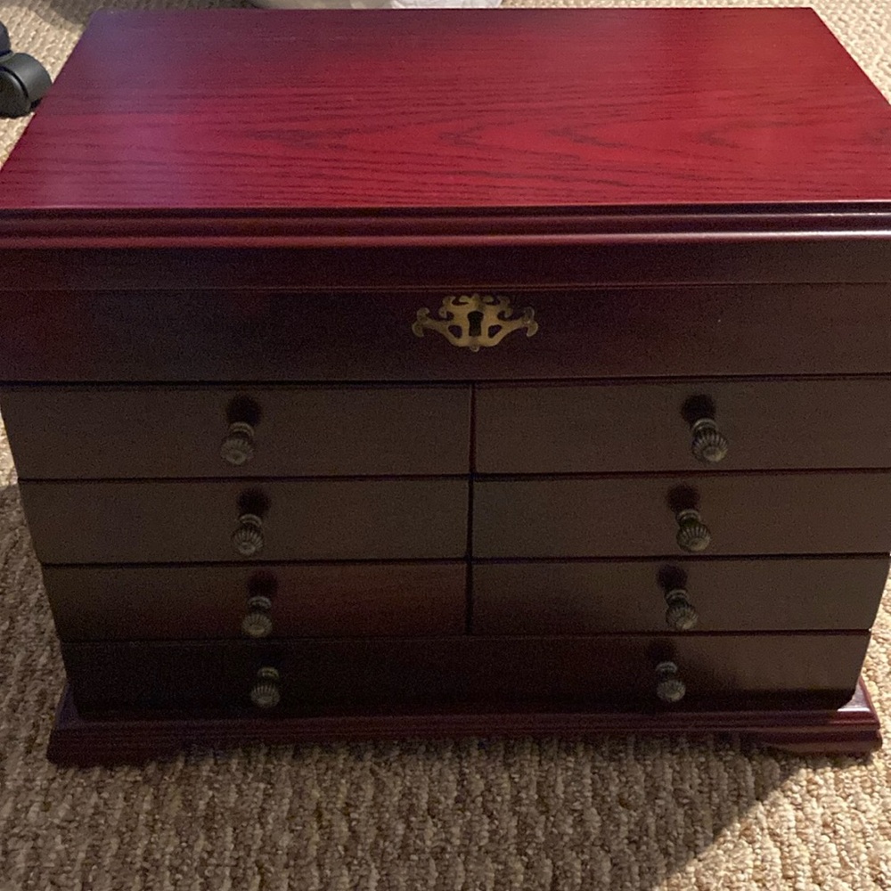 Jewelry Box, museum Thomas series